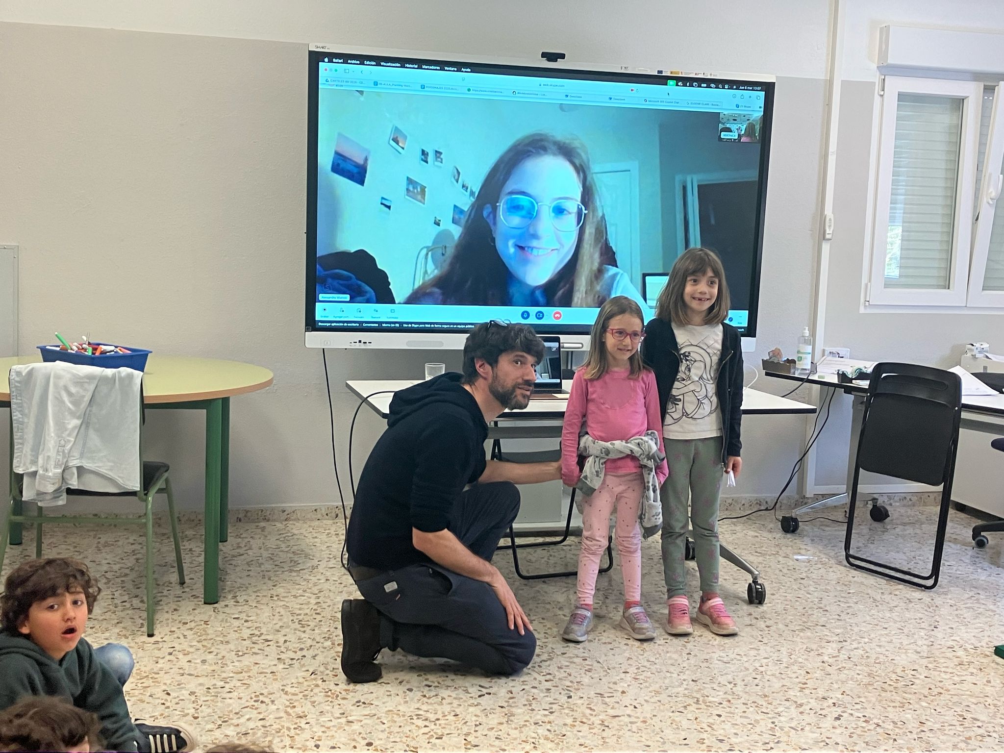 VIDEOLLAMA ALESSANDRA MIATTON FAMILIAS EN EL AULA